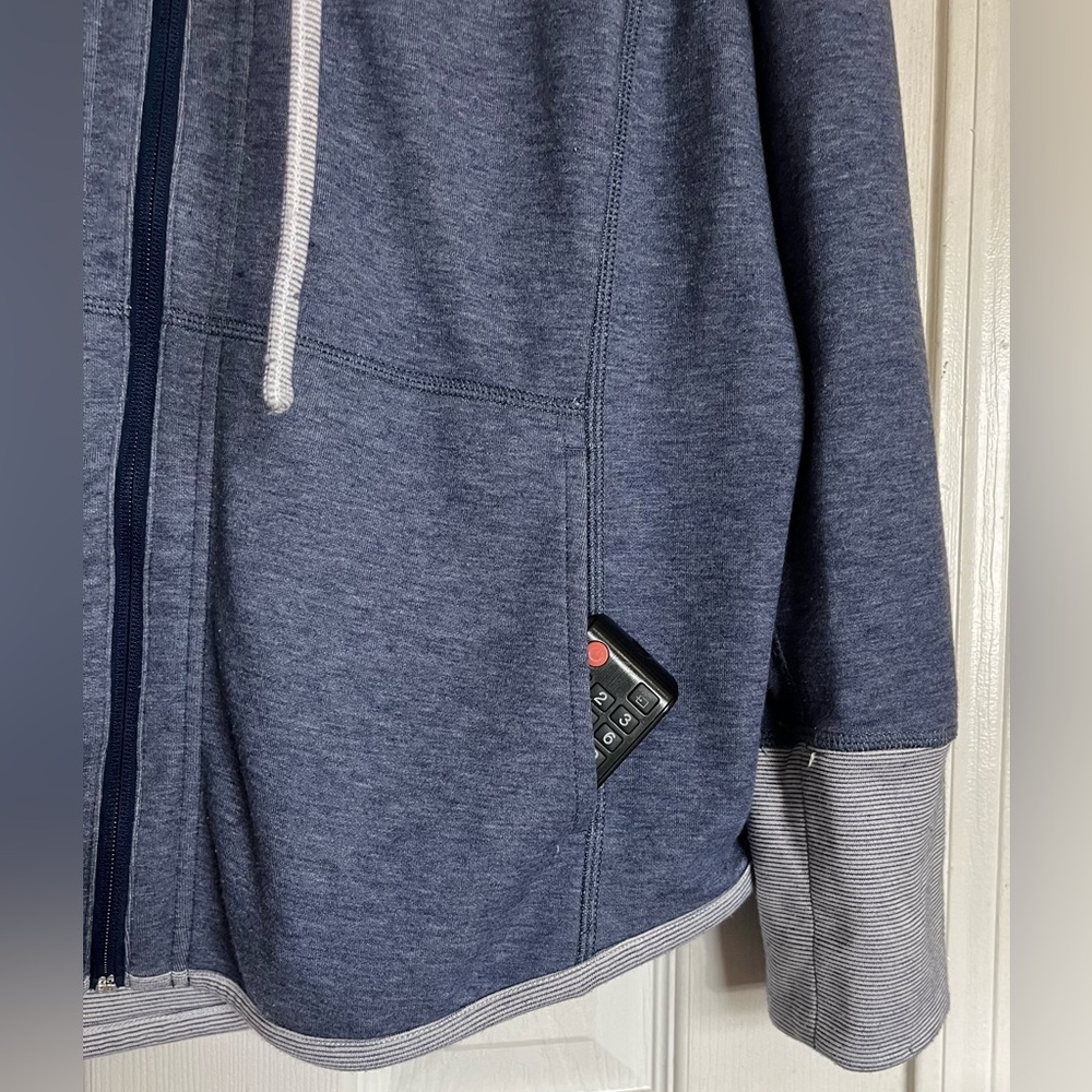 TOMMY‎ BAHAMA  Reversible, Full Zip Sweater Gray  Women’s Sz XL - Picture 3 of 11